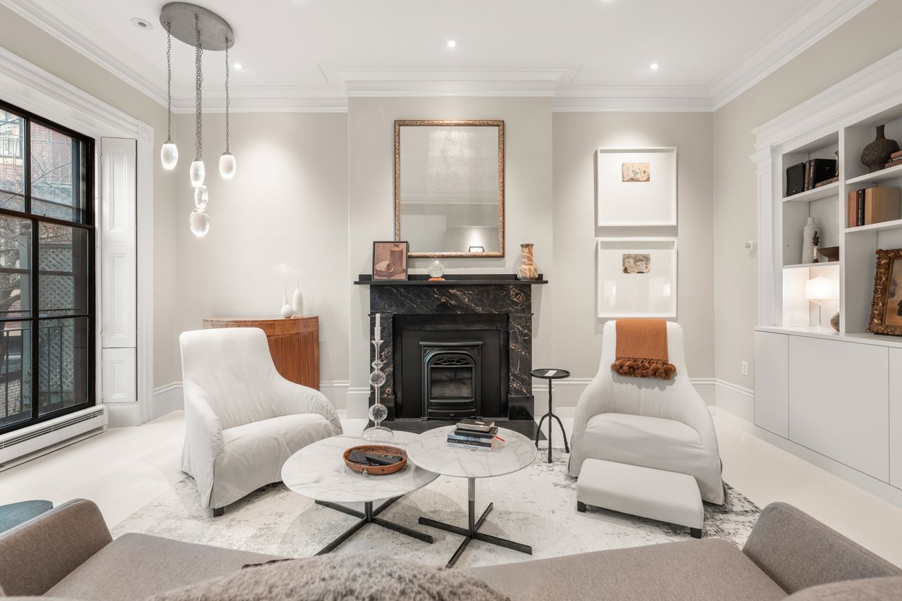 82 Pinckney Street, A