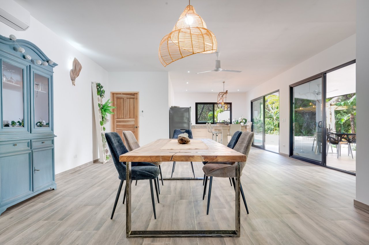 V-Jungla Cecile Refundores | Spacious Modern Villa with Pool, Guest House & Tropical Garden Near Tamarindo Beach