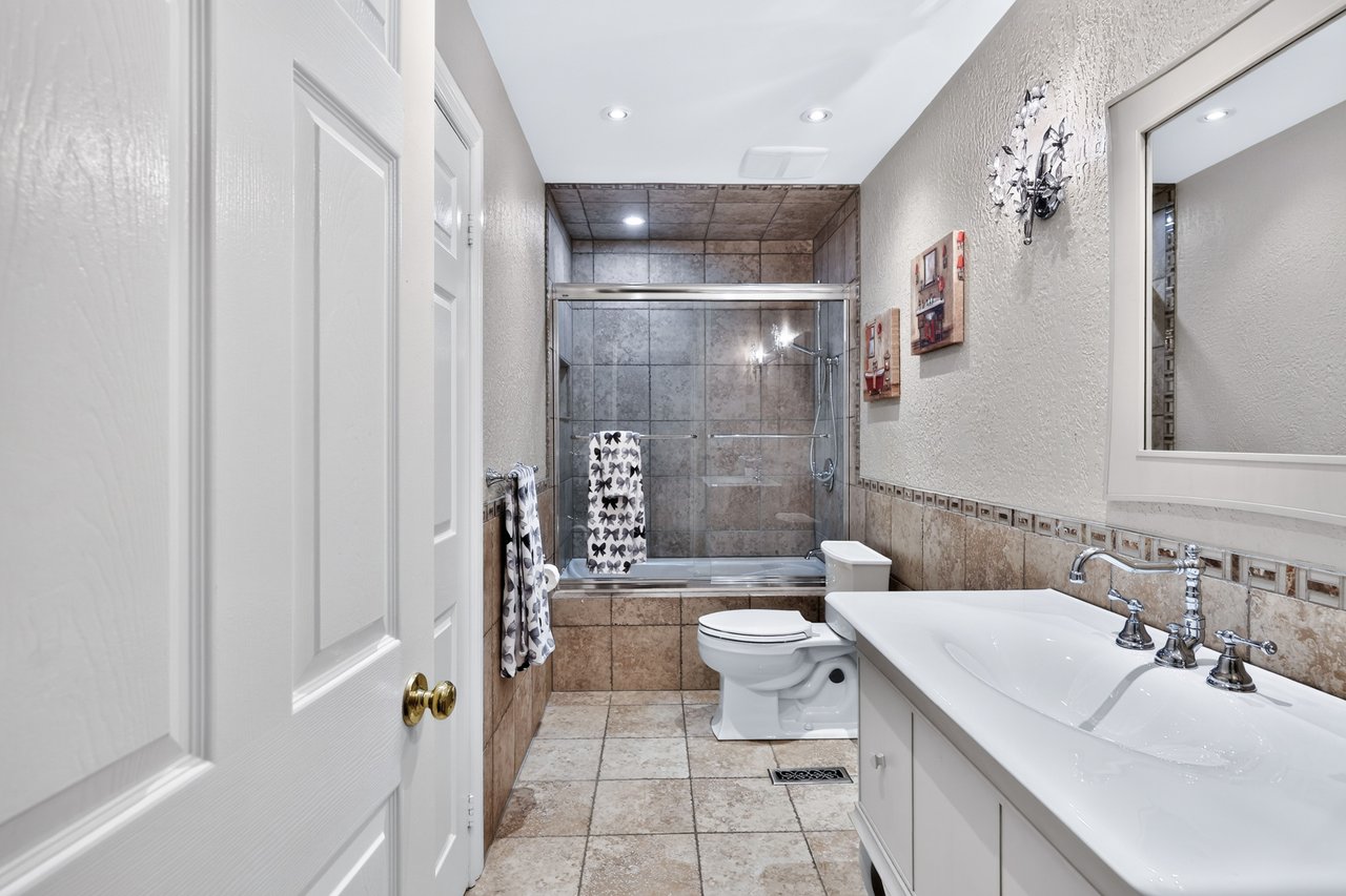 324 Oakridge Court, Oakville