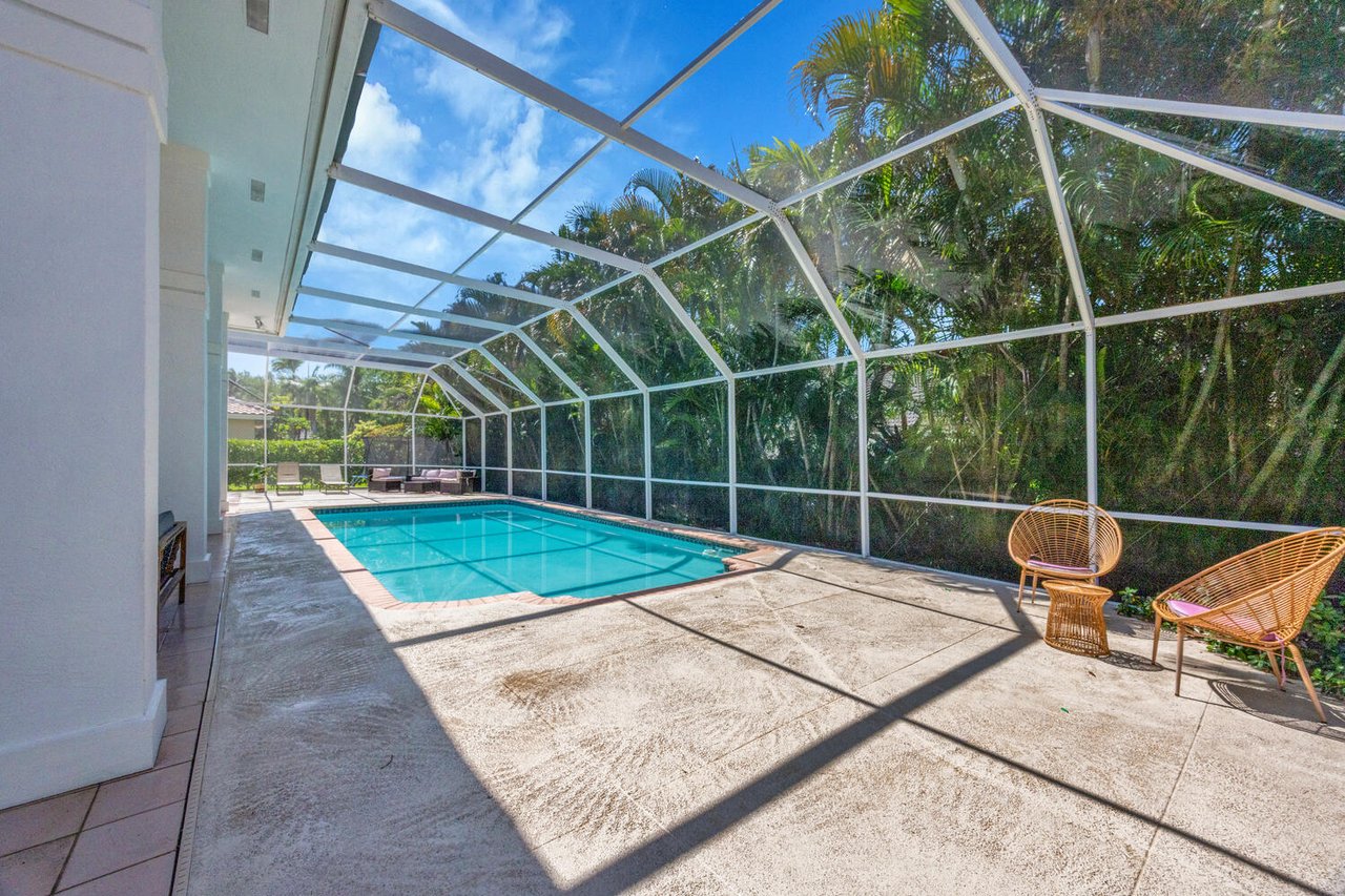 Palmetto Bay Perfection: Spacious, Serene, Stunning