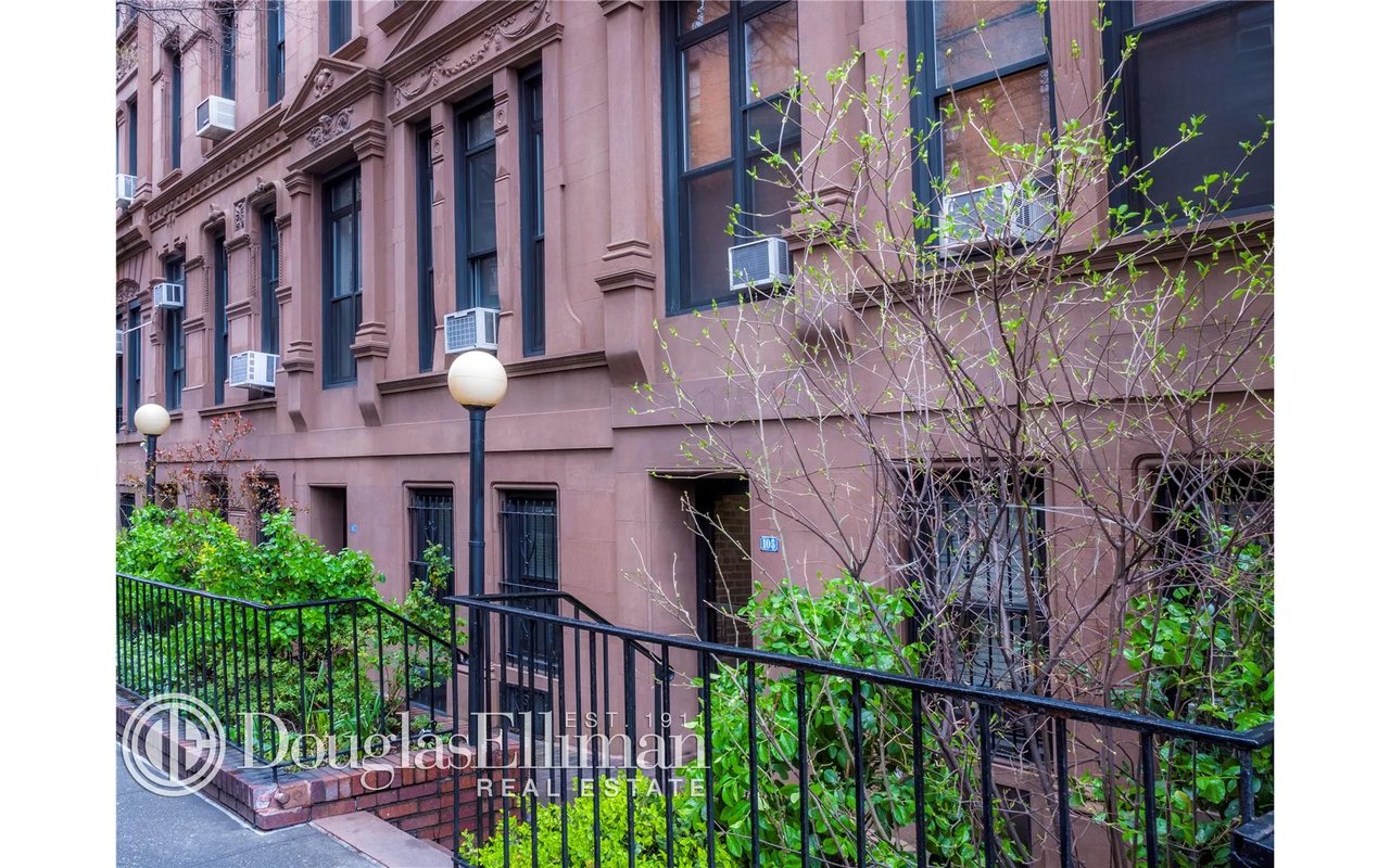 105 West 70th Street Unit: 1R