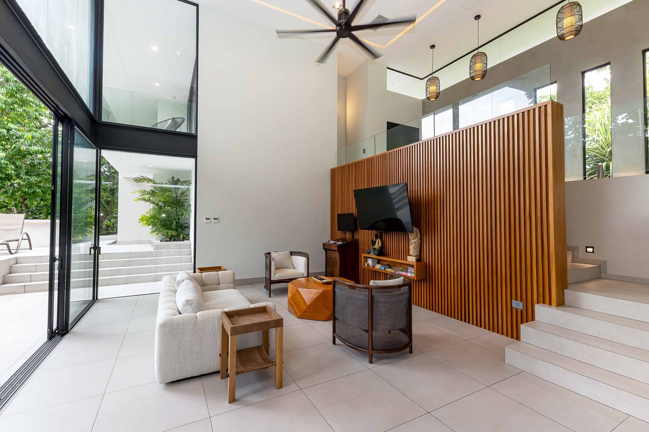  Luxury Vacation Villa located in a Private Gated Community, 