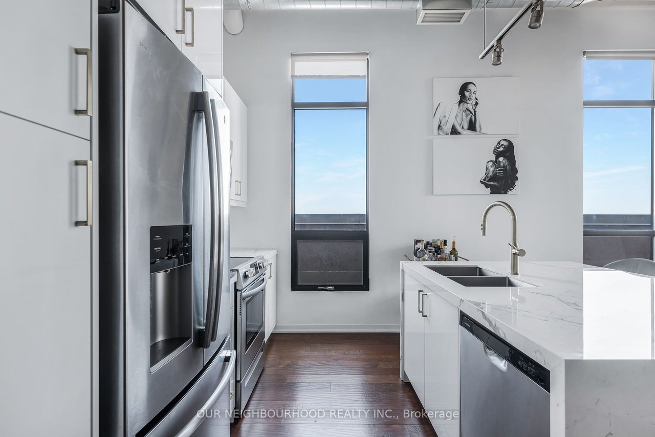 ROOFTOP PENTHOUSE LIVING 