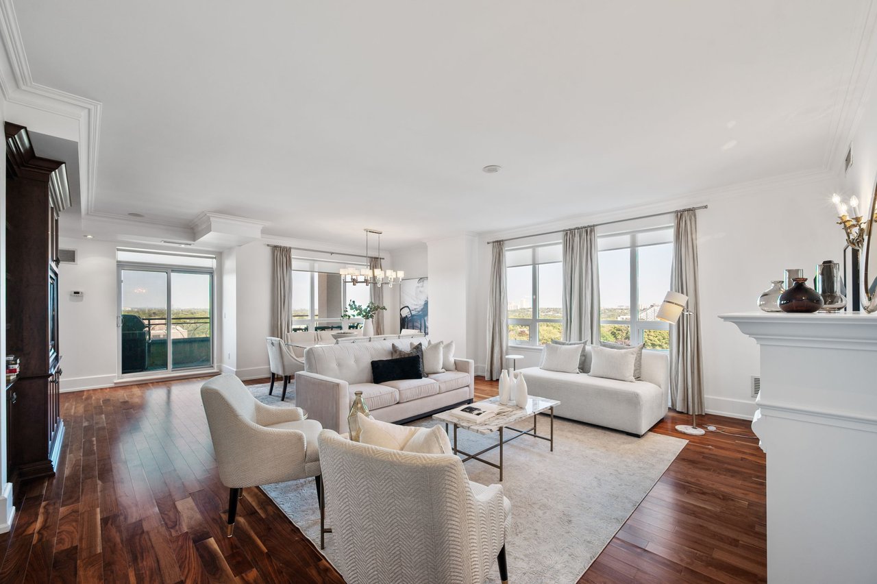 Expansive Corner Unit