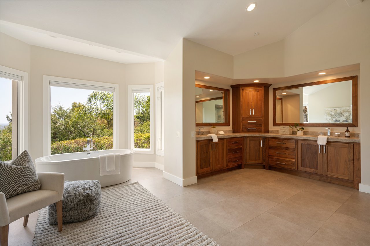 1805 Holly Tree Lane