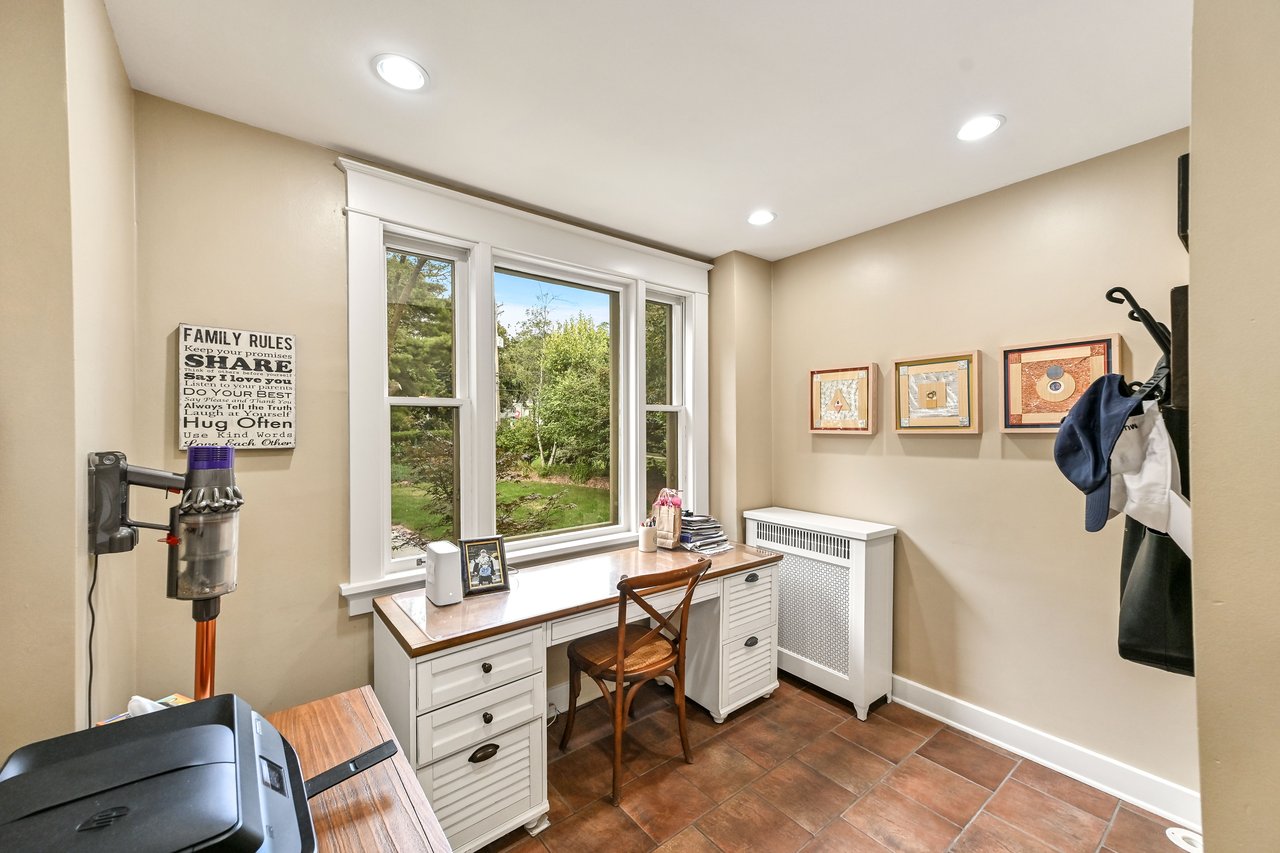 Stunning 6 Bedroom Home with Indoor Pool