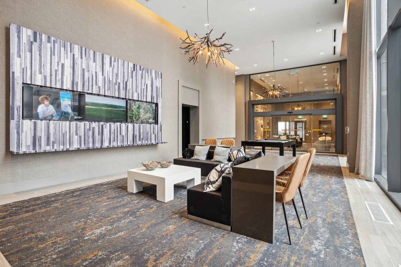 720-2450 Old Bronte Road Unit: 720