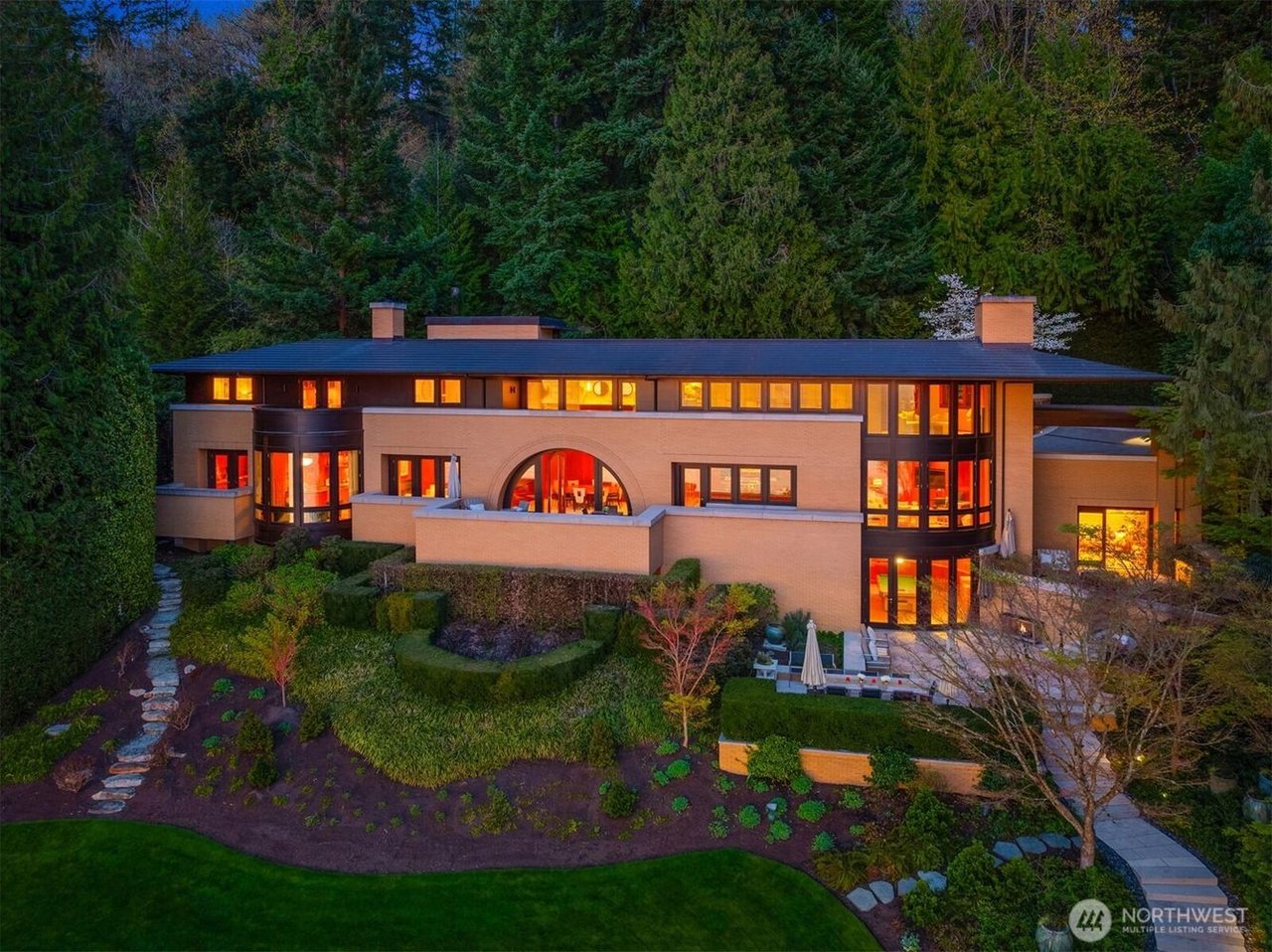 A Frank Lloyd Wright Inspired Home in Bellevue