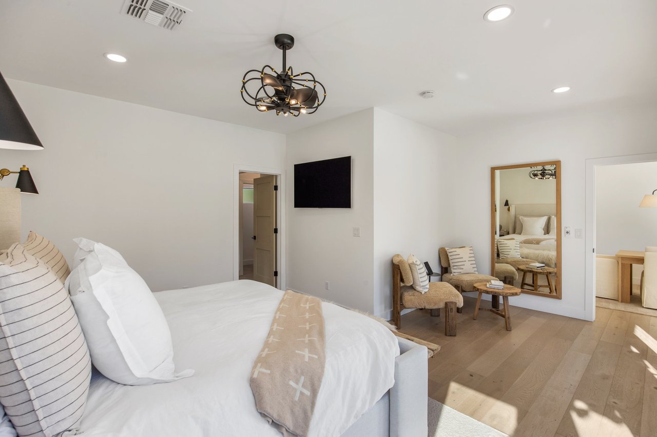 4119 E Indianola Ave