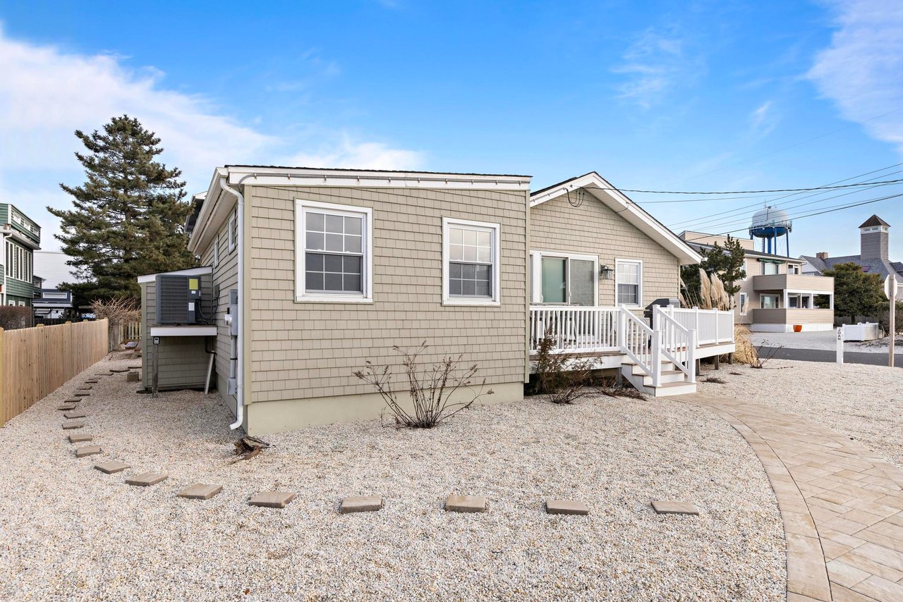 25 Joan Rd, Long Beach Township - Pet Friendly 