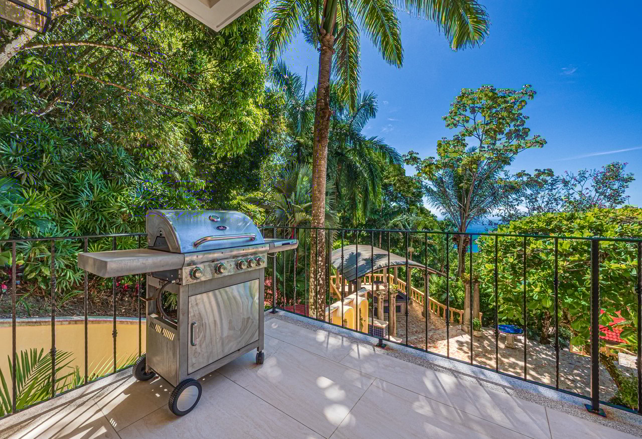 Nido Escondido, Playa Dominical