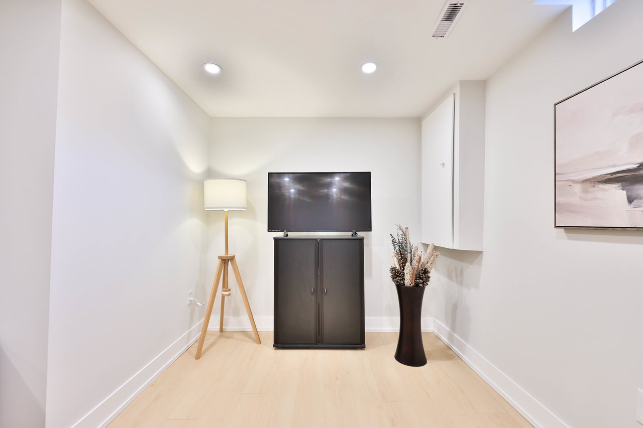 83-1055 Shawnmarr Road, Mississauga