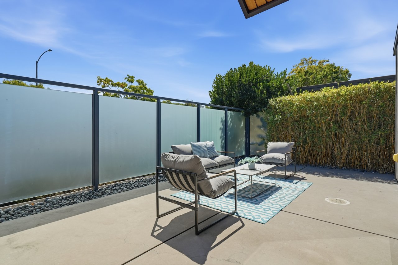 1109 Lorne WAY