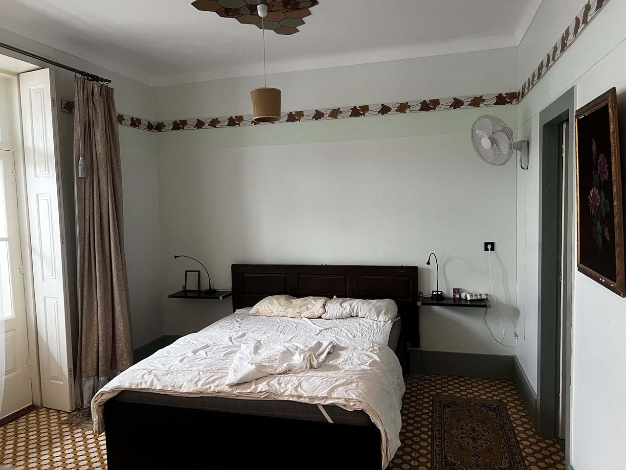 Traditional Four Story Building with Exceptional Investment Potential on Rua do Almada Porto