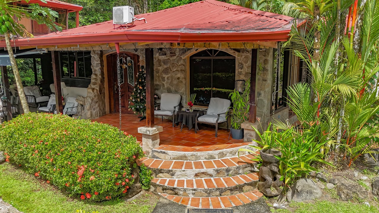 A riverfront 3-bed home on a large property In Ojochal, Costa Rica