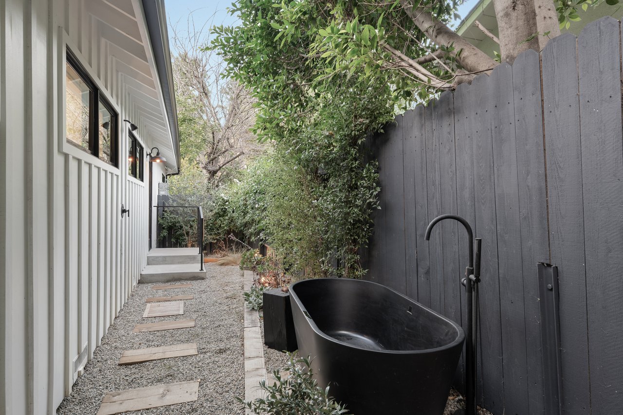 3721 Woodcliff Avenue, Sherman Oaks