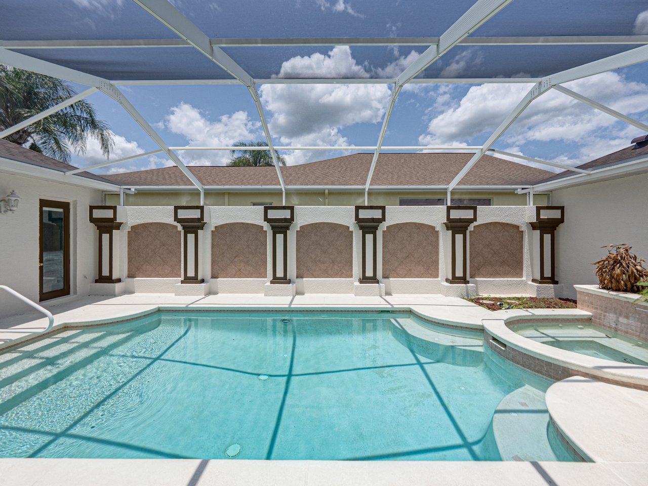 12333 WOODLANDS CIR