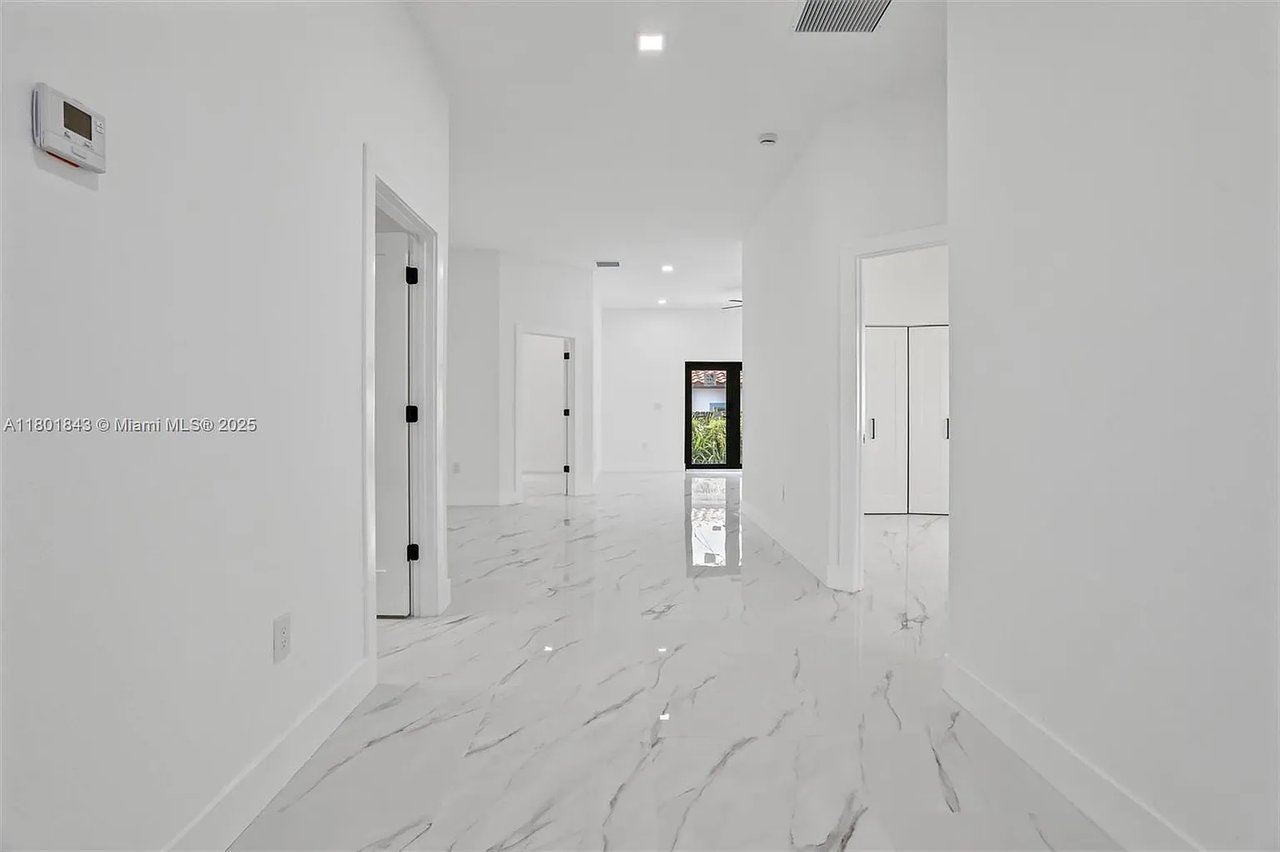 2536 NW 15th St