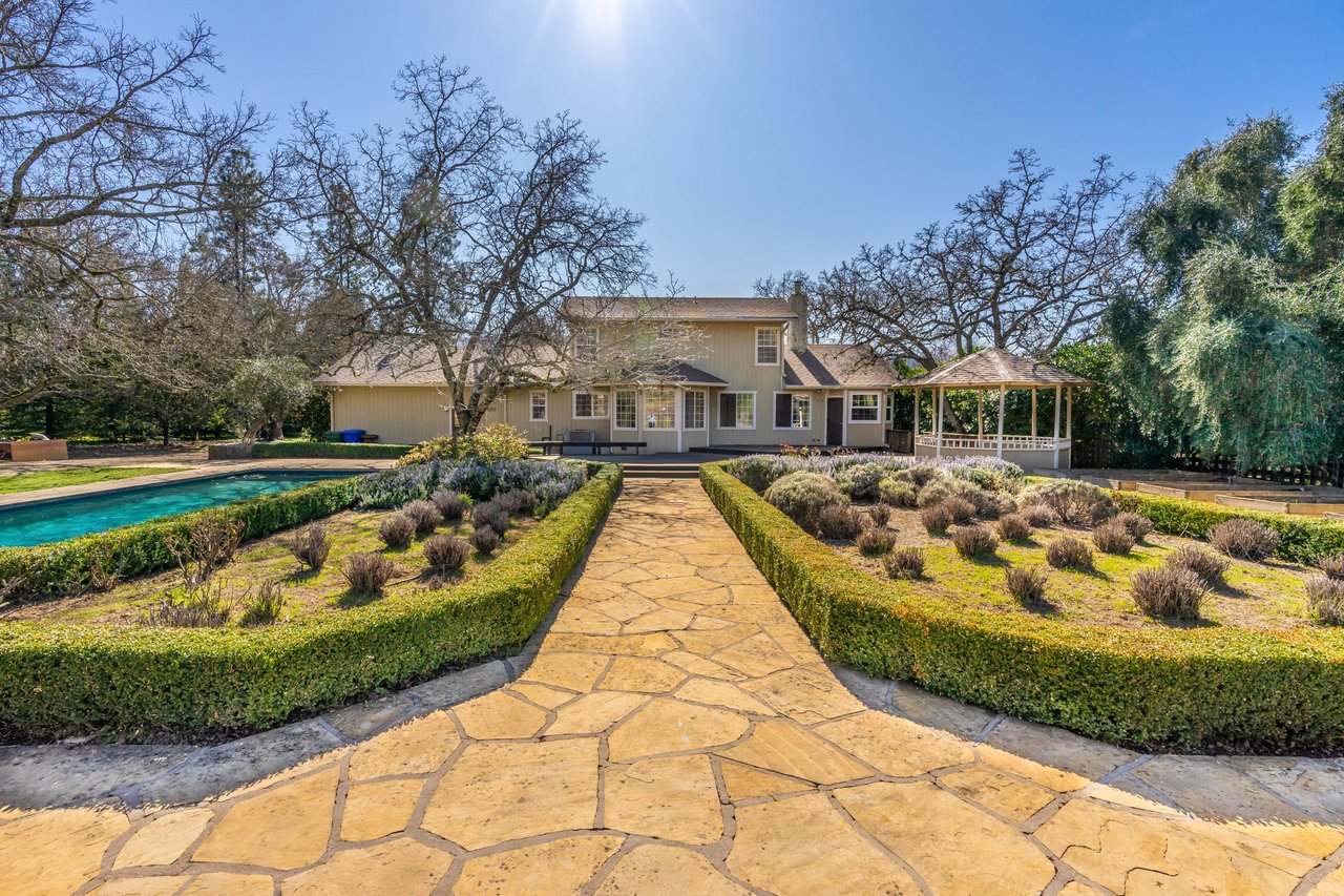 Vineyard Paradise - SOLD