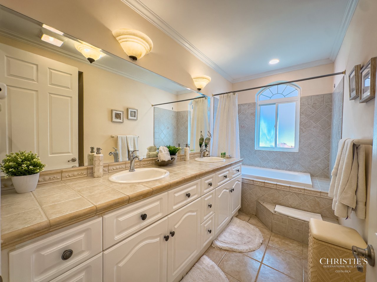 Los Sueños Resort | Colina 13C – 3-Bedroom Golf-View Residence