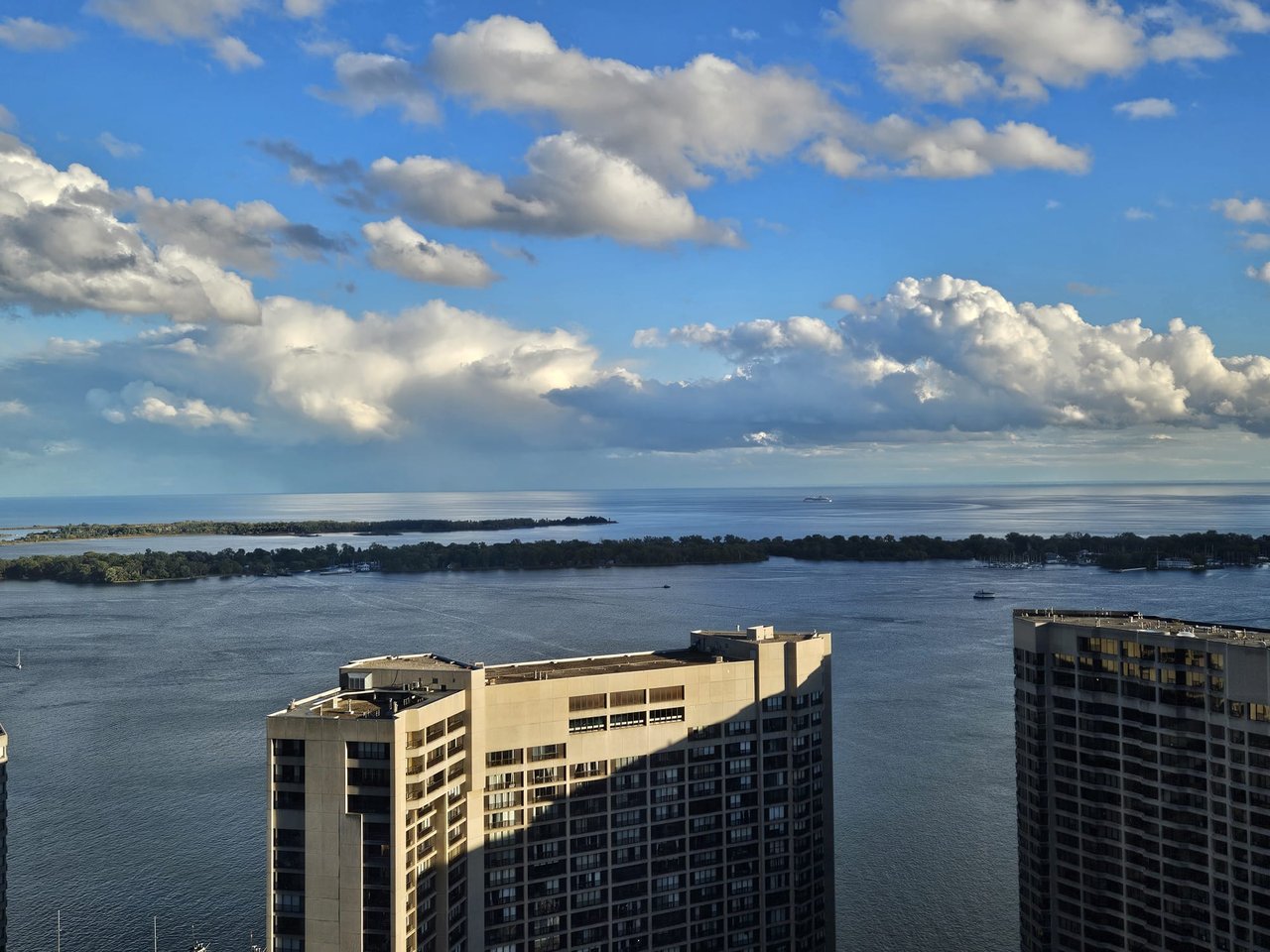 Luxurious Panoramic View Unit