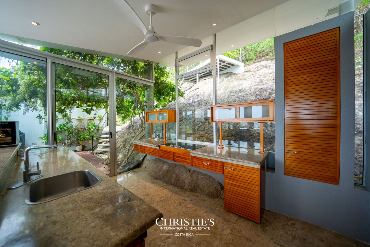 Glass House with Stunning Ocean Views and Award-Winning Design in Costa Rica, Guanacaste - Casa Holmes