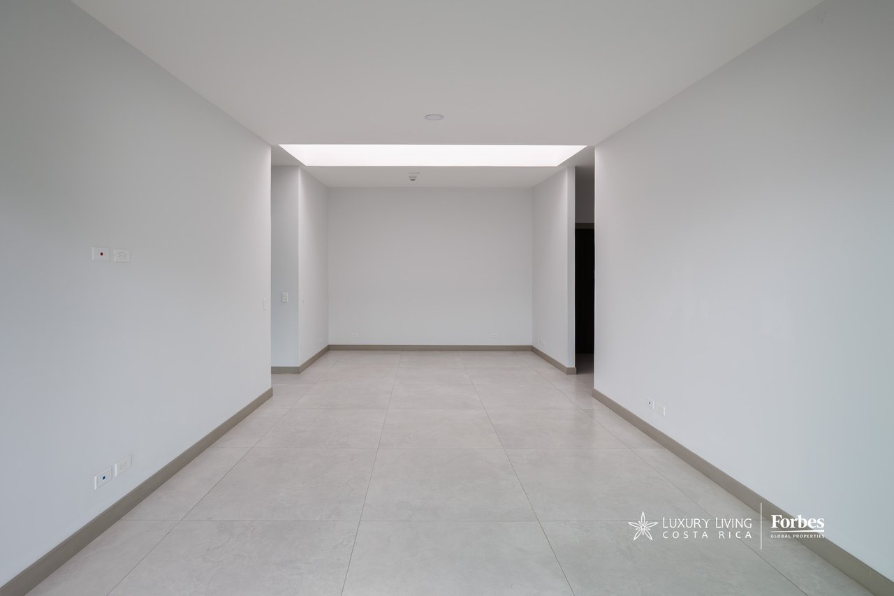 21469 - Contemporary penthouse for sale, spacious rooms and terraces
