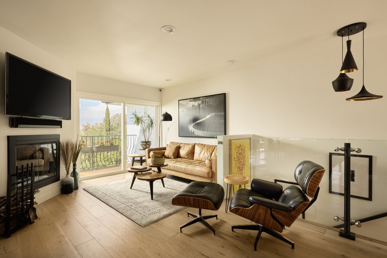 3964 Fredonia Dr, Sunset Strip