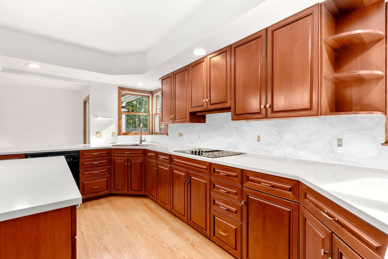 4 Leslie Rd