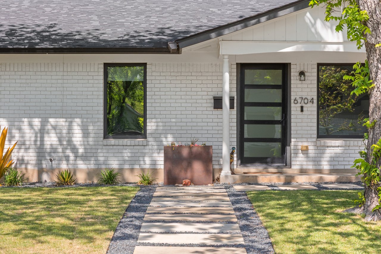 6704 Hardy DR