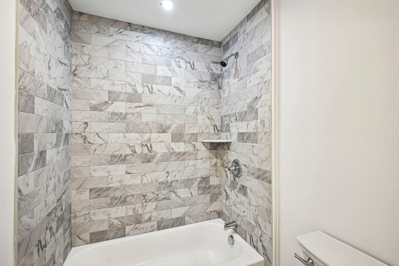 33 Seabiscuit Dr, Plymouth, MA 02360