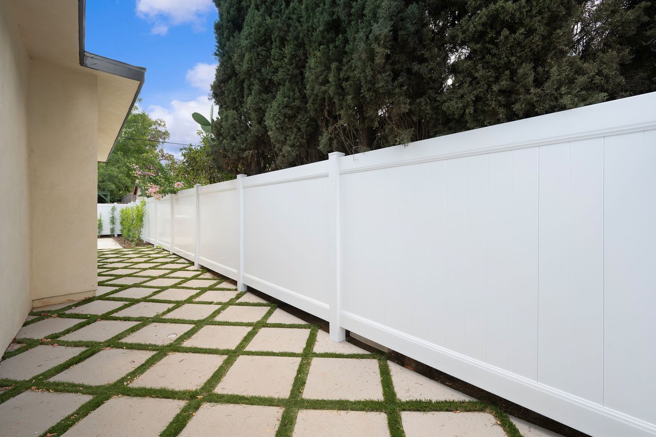 17510 Miranda St, Encino