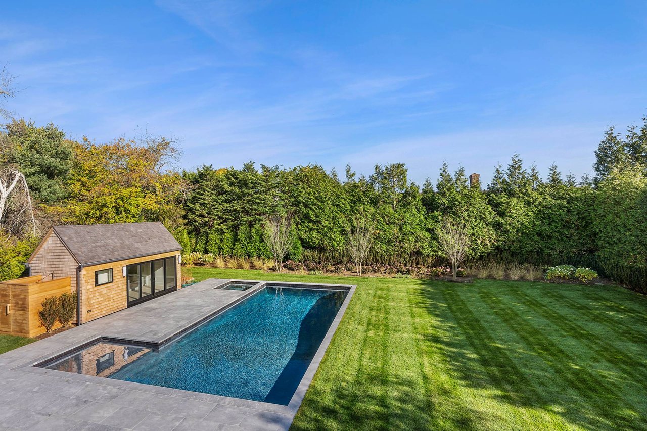 63 Hand Ln