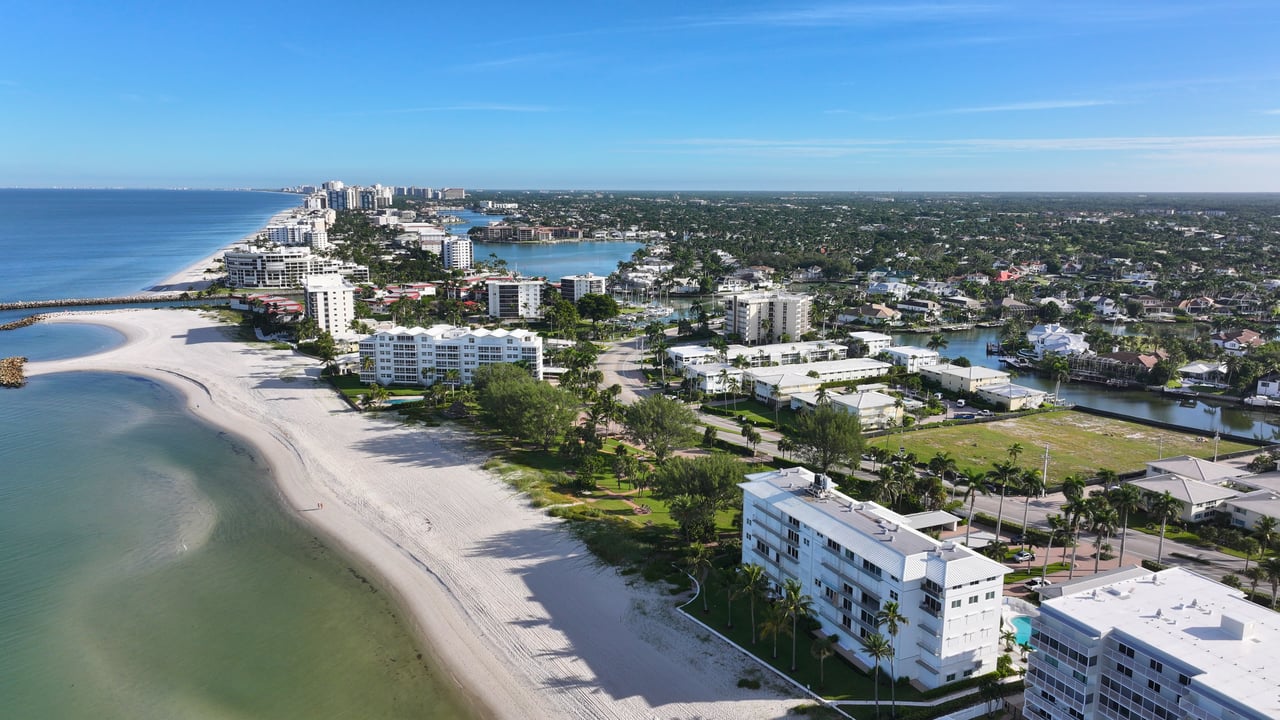 What Makes Gulf-to-Bay Living So Rare in Naples