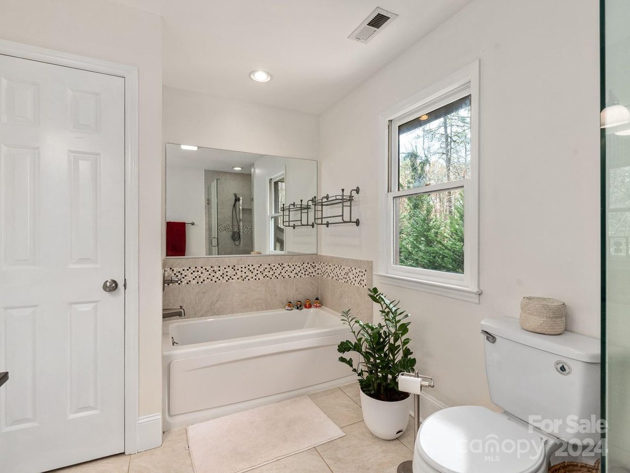 2324 Wedgewood Dr