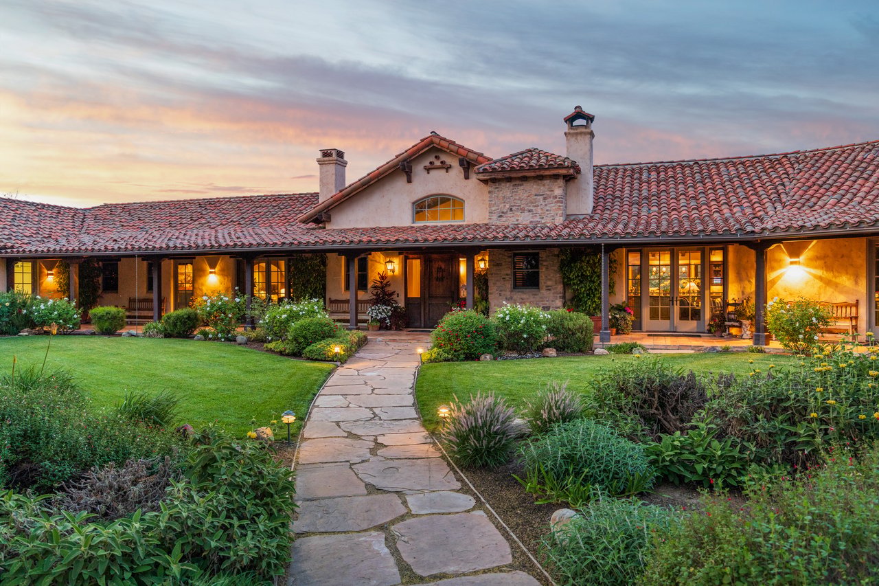 Hacienda-Style Retreat with Breathtaking Mountain Views