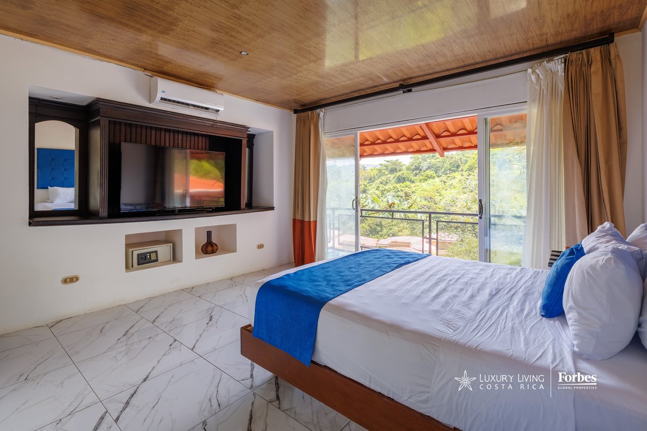 21455 - Remodeled Residence, 10 bedrooms, Near Marina Los Sueños with Views