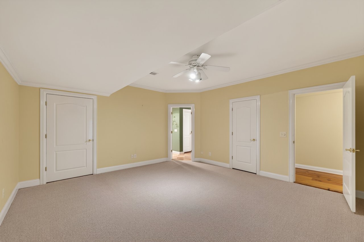 1055 Hedgerose Lane