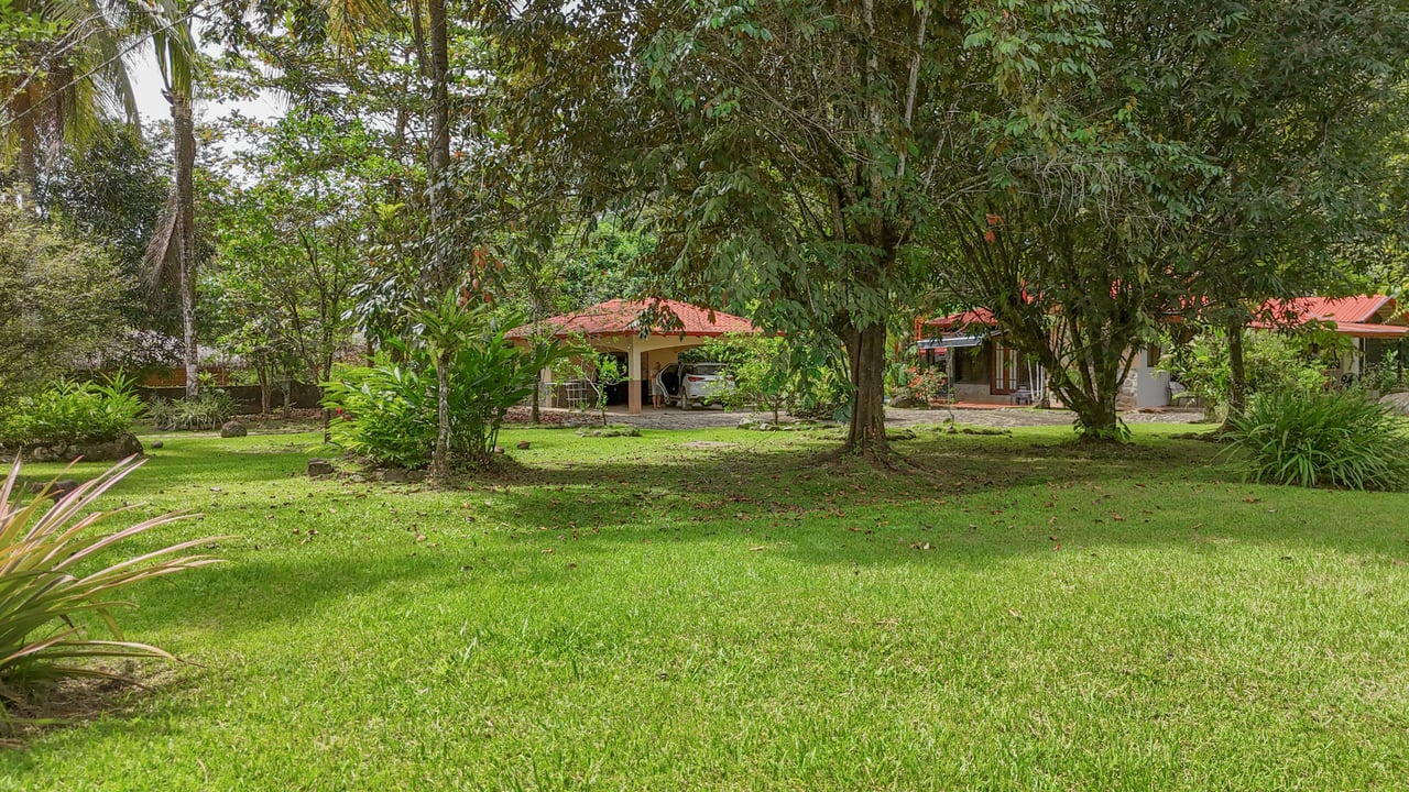 A riverfront 3-bed home on a large property In Ojochal, Costa Rica