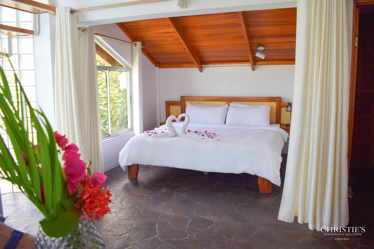 Hotel Las Tortugas - Legendary Beachfront Boutique Hotel 