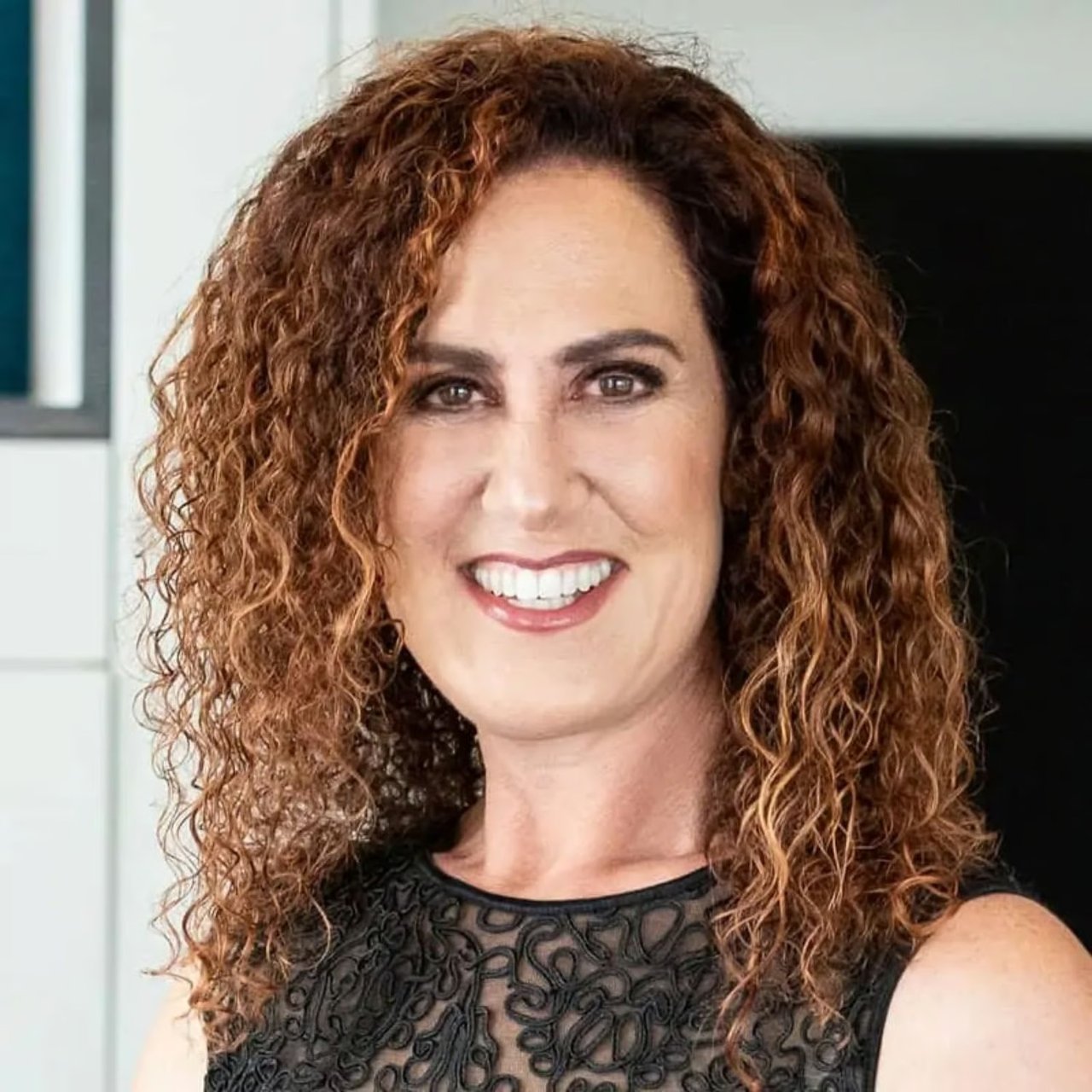 Leslie Bauer Redwood City, CA Real Estate Agent Headshot