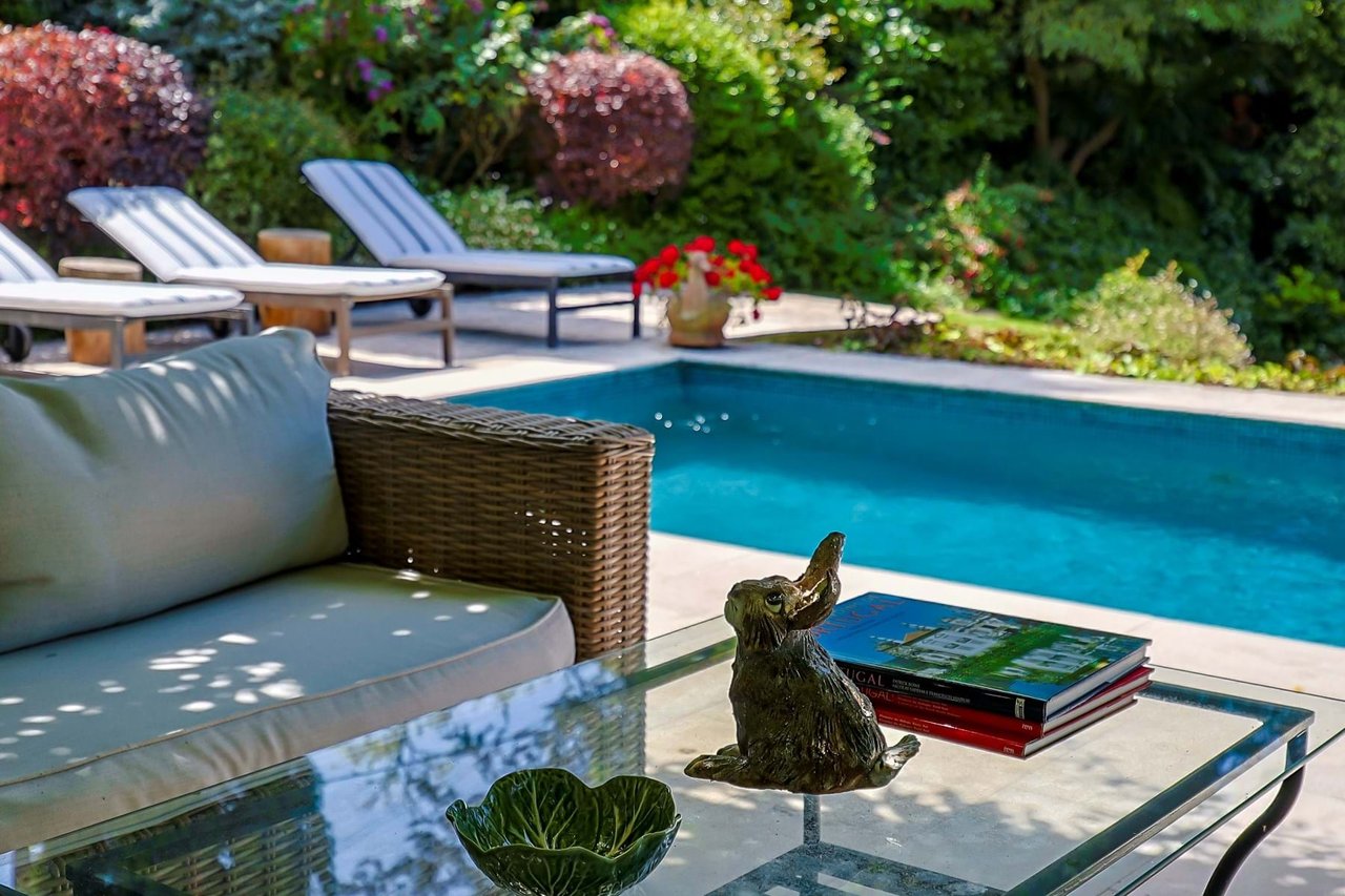 Elegant 10-Bedroom Villa with Sea Views in the Heart of Estoril