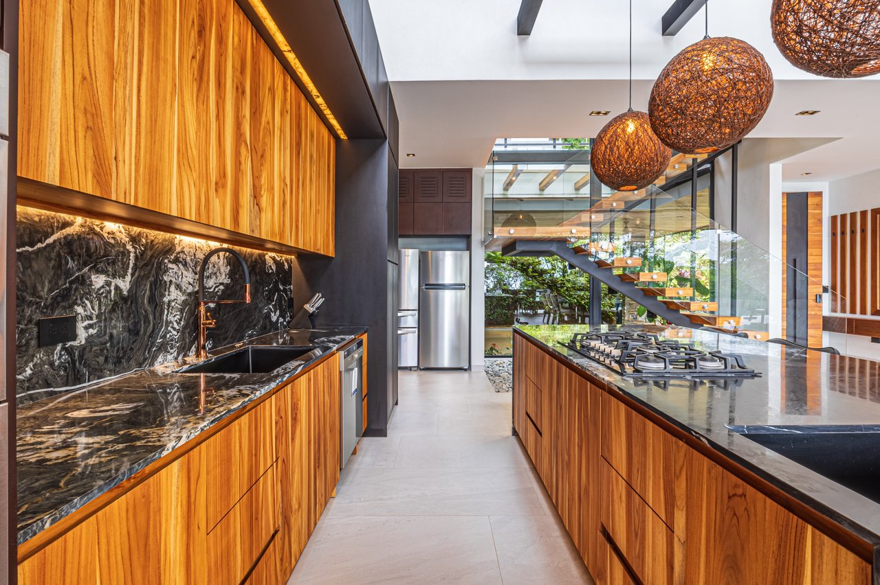 Casa Koules – Architectural 5-Bedroom Oceanview Estate in Prestigious Costa Verde Estates