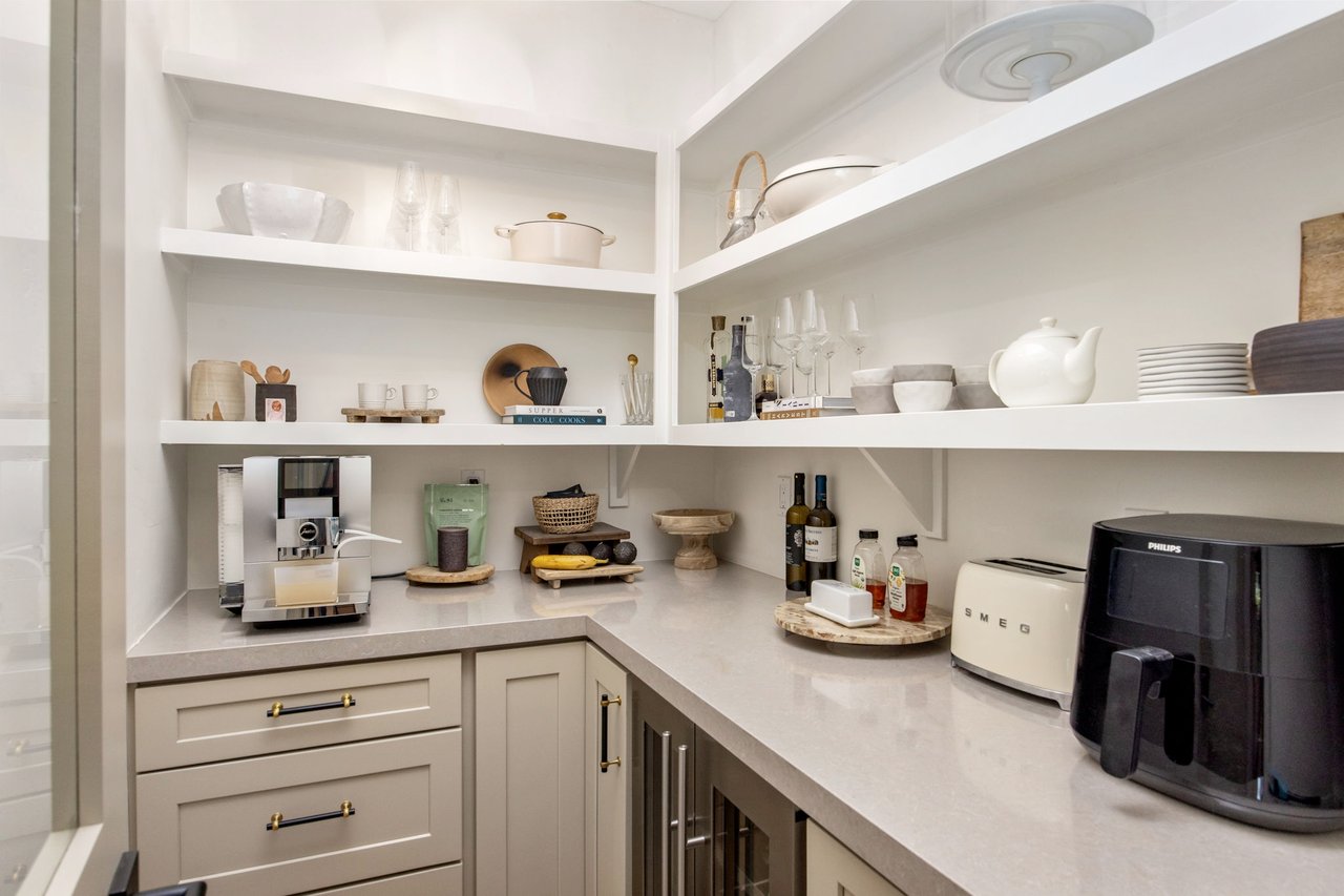 4119 E Indianola Ave