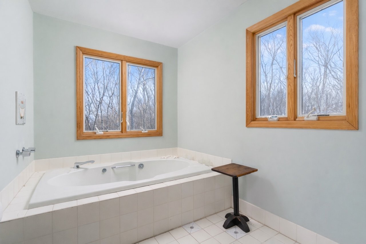 48 Island View Drive West