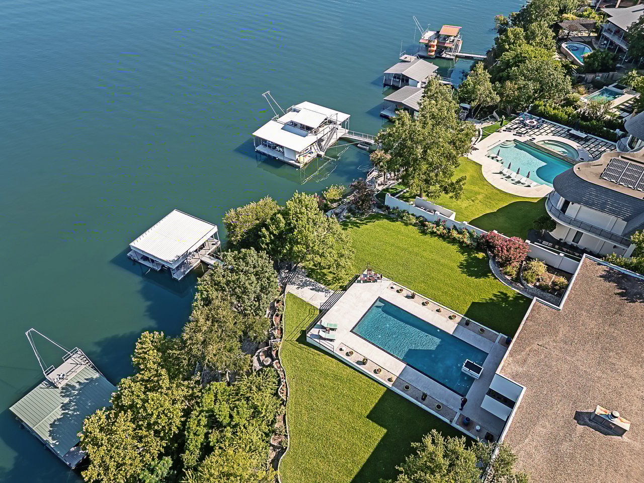 Iconic Lakeway Waterfront