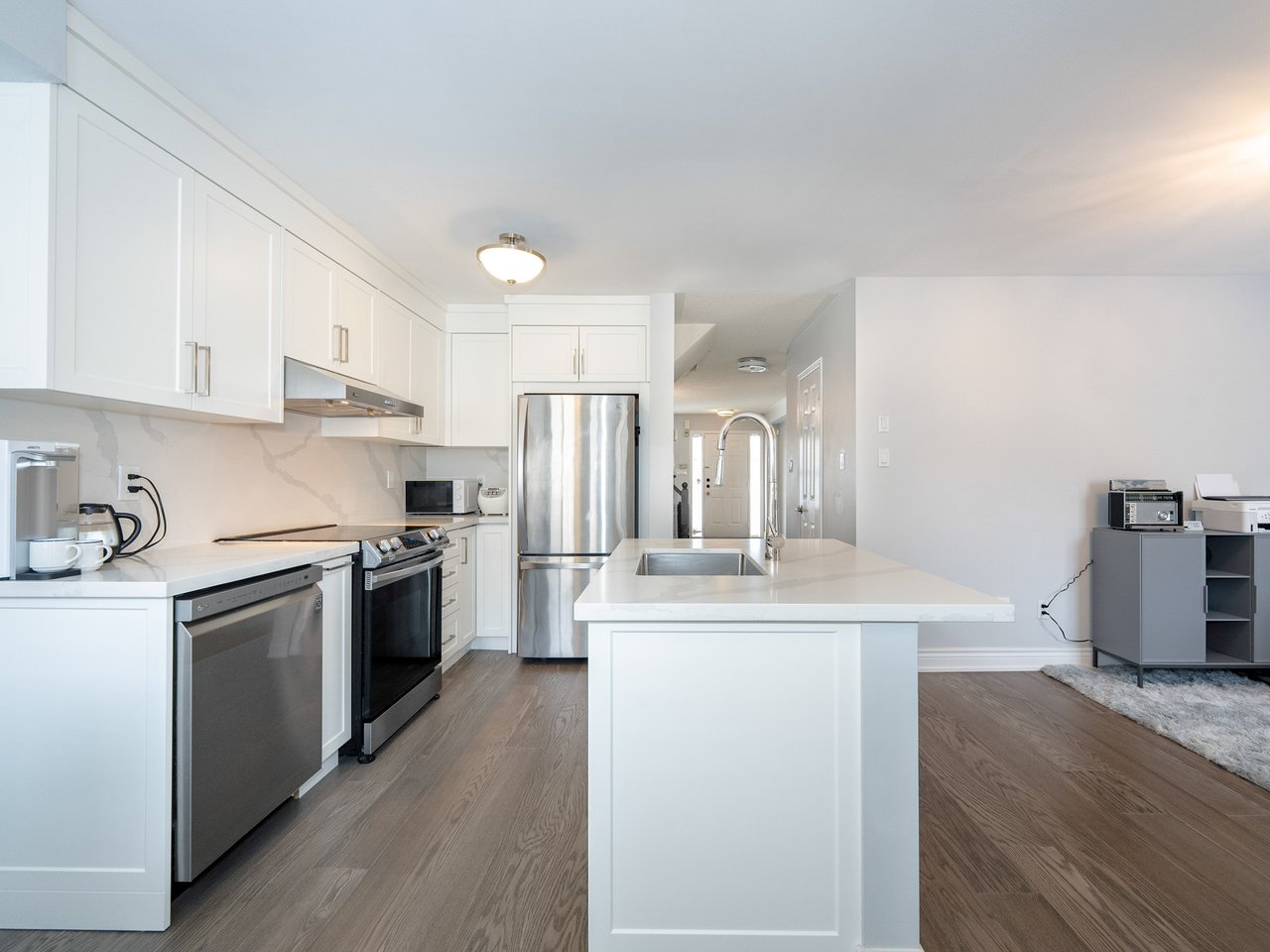 84 Grasslands Ave