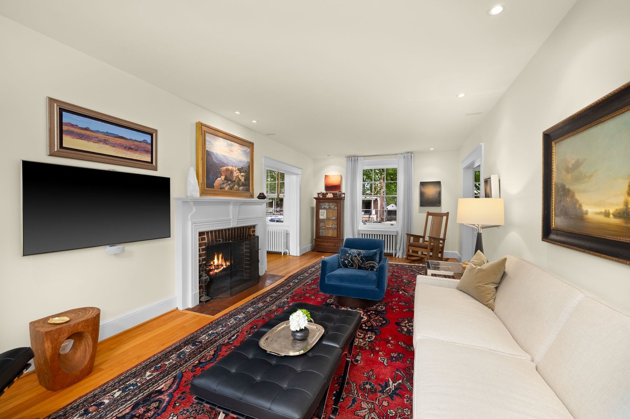22 W OAK STREET