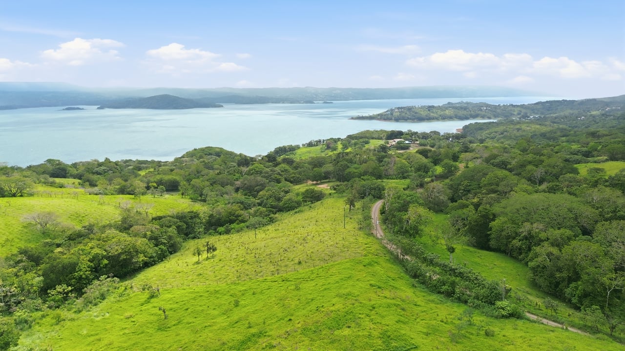 1.9 Acre Lake View Property Arenal - Tilaran 