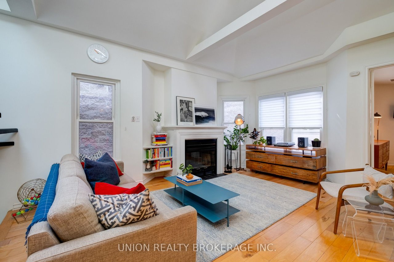 2357 Queen St E, Ste 4